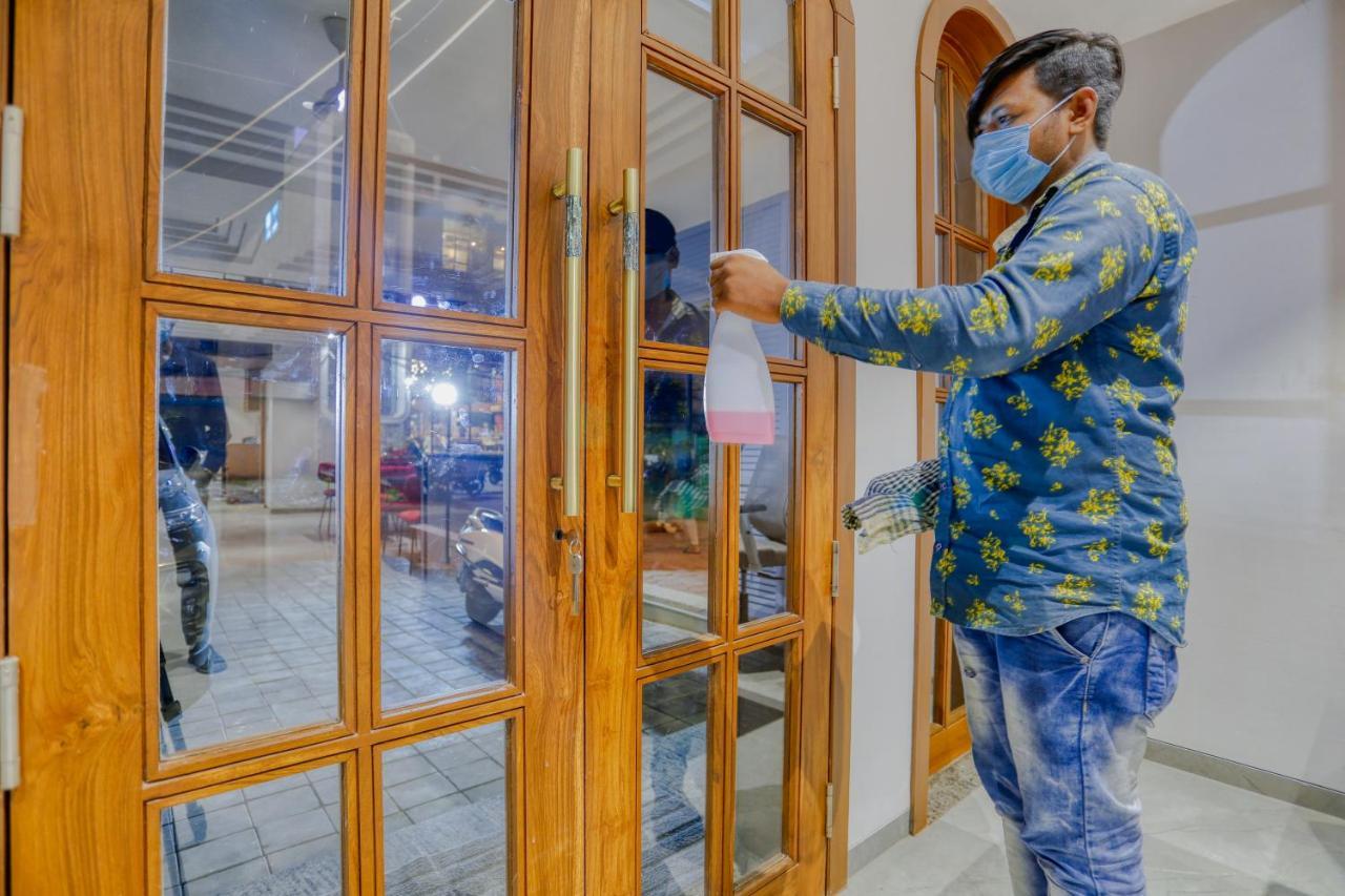 Hotel Pavilion Индор Екстериор снимка